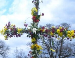 A Resurrection Cross: celebrating Jesus' victory over Death